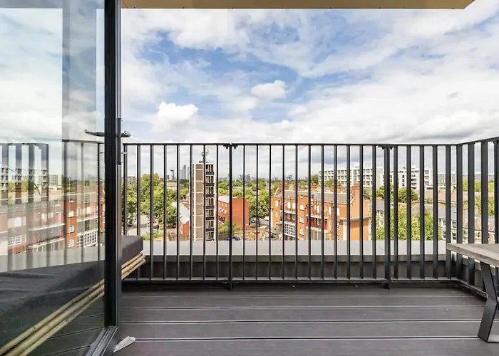 Modern 1 Bed L City Views L Work Space