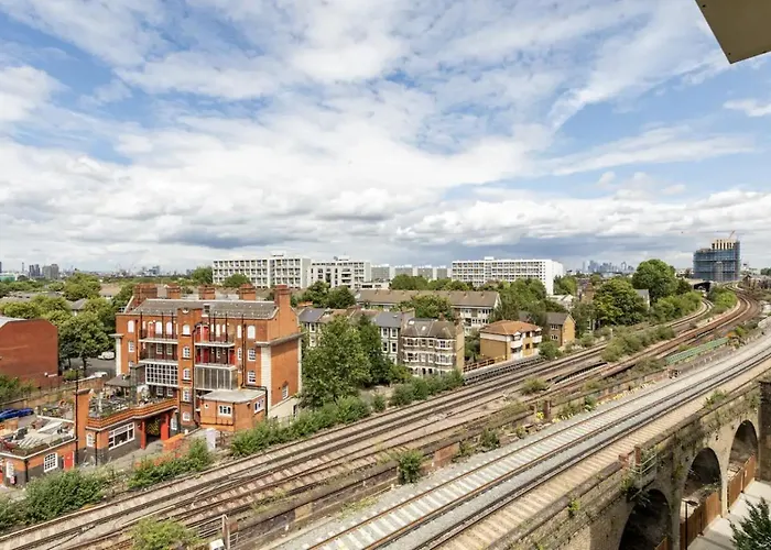 Modern 1 Bed L City Views L Work Space