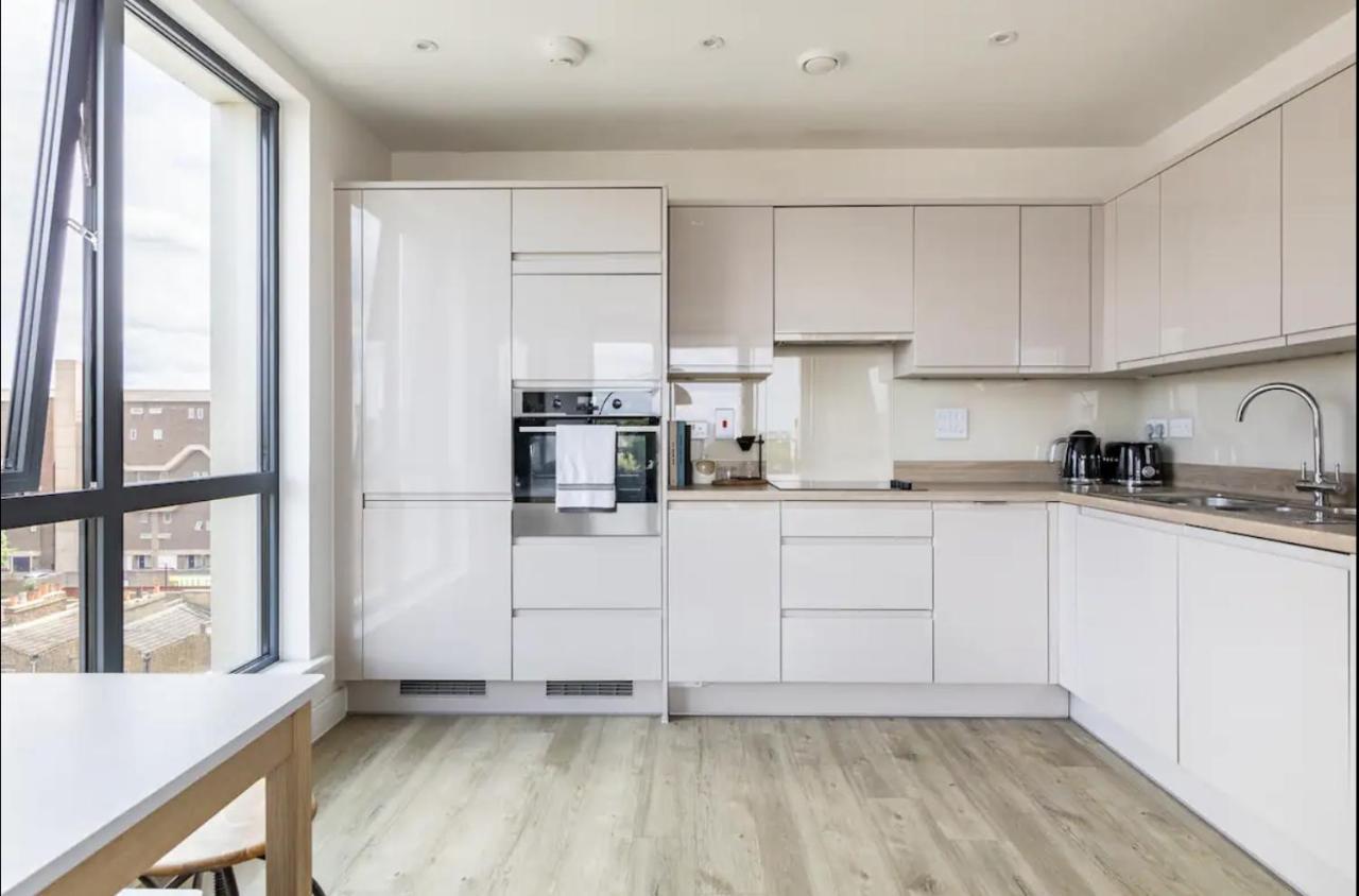 Modern 1 Bed L Views L Work Space * London