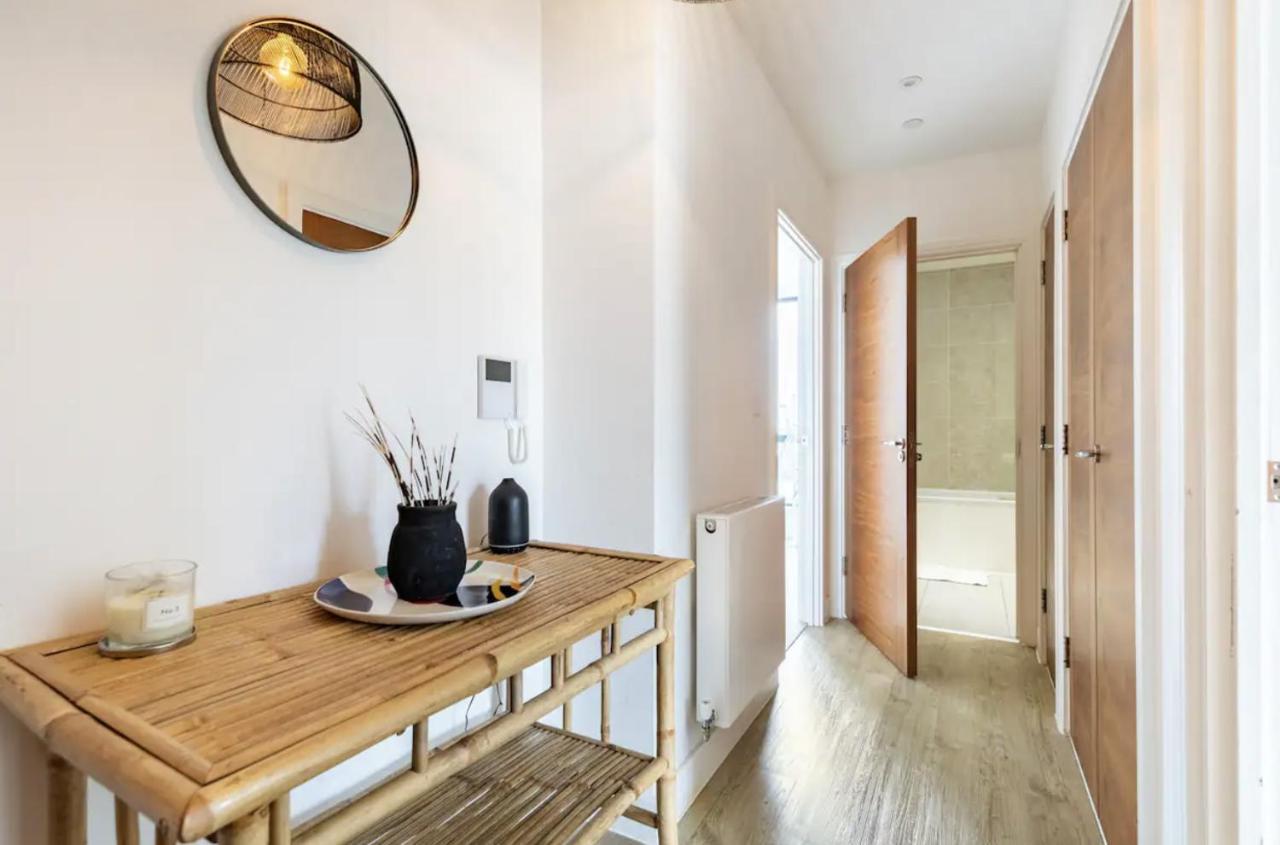 Modern 1 Bed L Views L Work Space * London