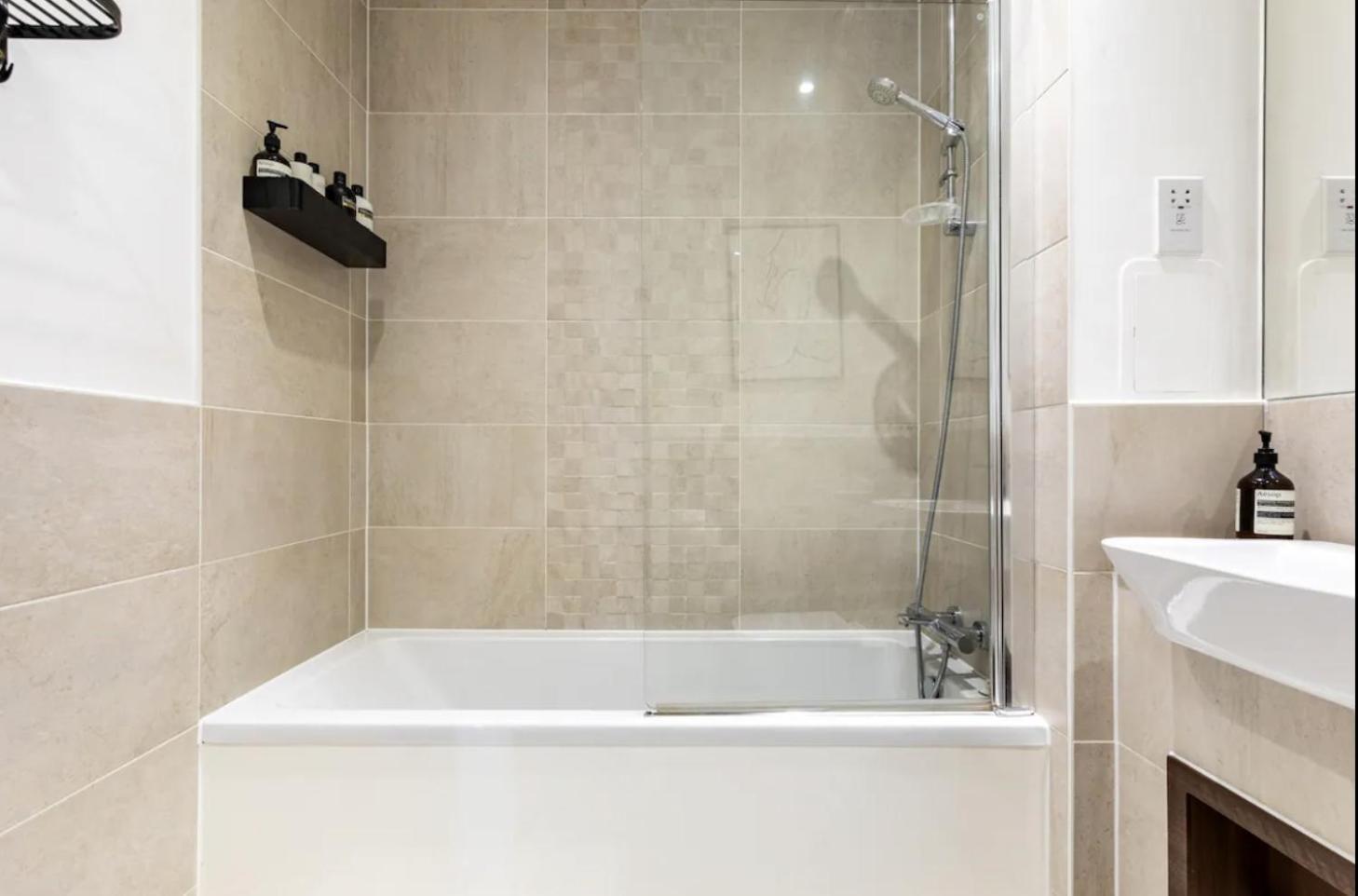 Apartment Modern 1 Bed L Views L Work Space London