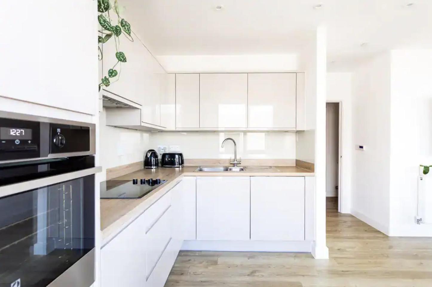 Modern 1 Bed L Views L Work Space * London